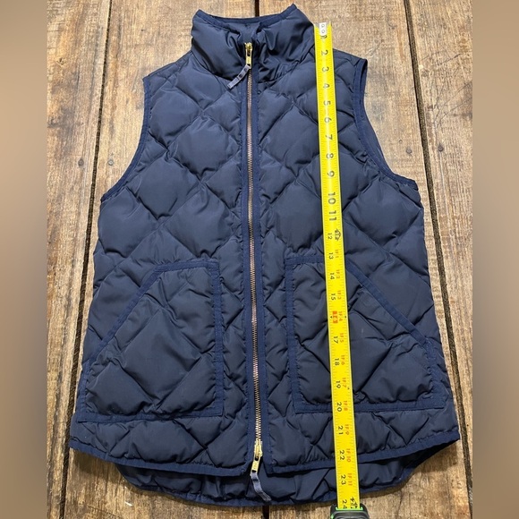 💙 J. Crew Navy Blue Puffer Vest | Women’s Size XS | Great Condition! - Picture 5 of 6
